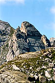 Parco nazionale del Mercantour, Valle delle Meraviglie. I contrafforti del Monte Bego dove  posizionata la roccia detta del 'Capo Trib'.